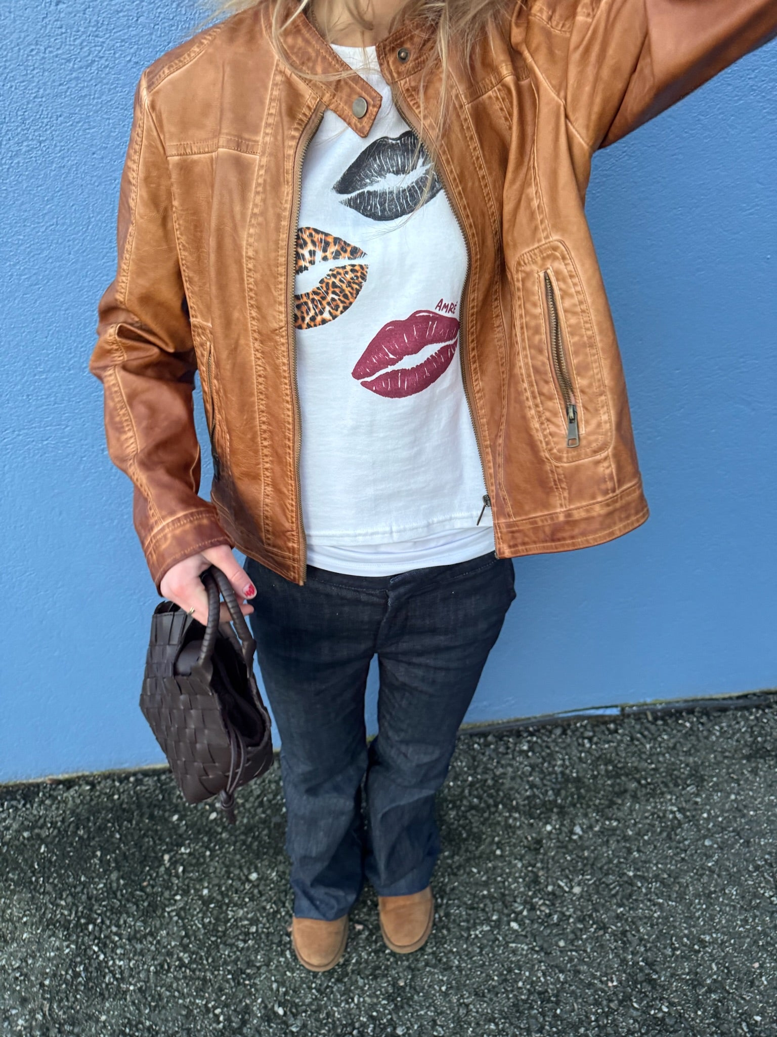 three kisses baby tee