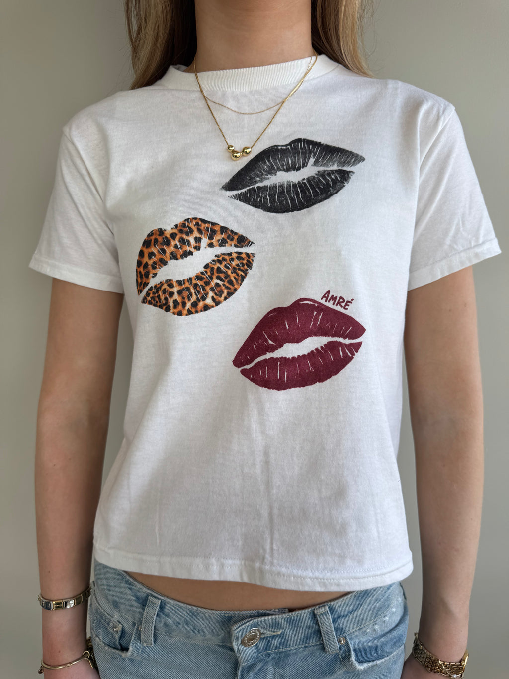 three kisses baby tee