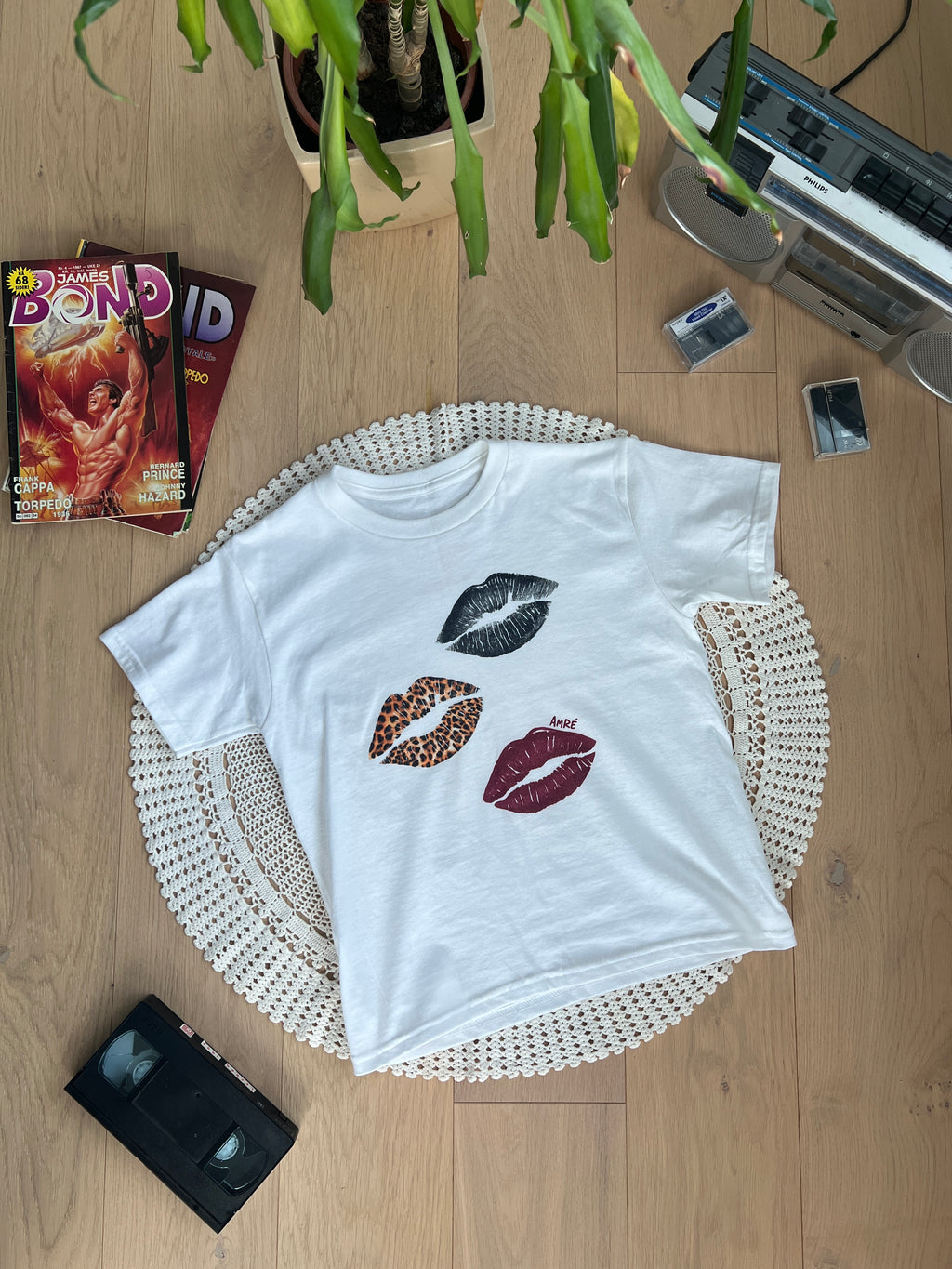 three kisses baby tee