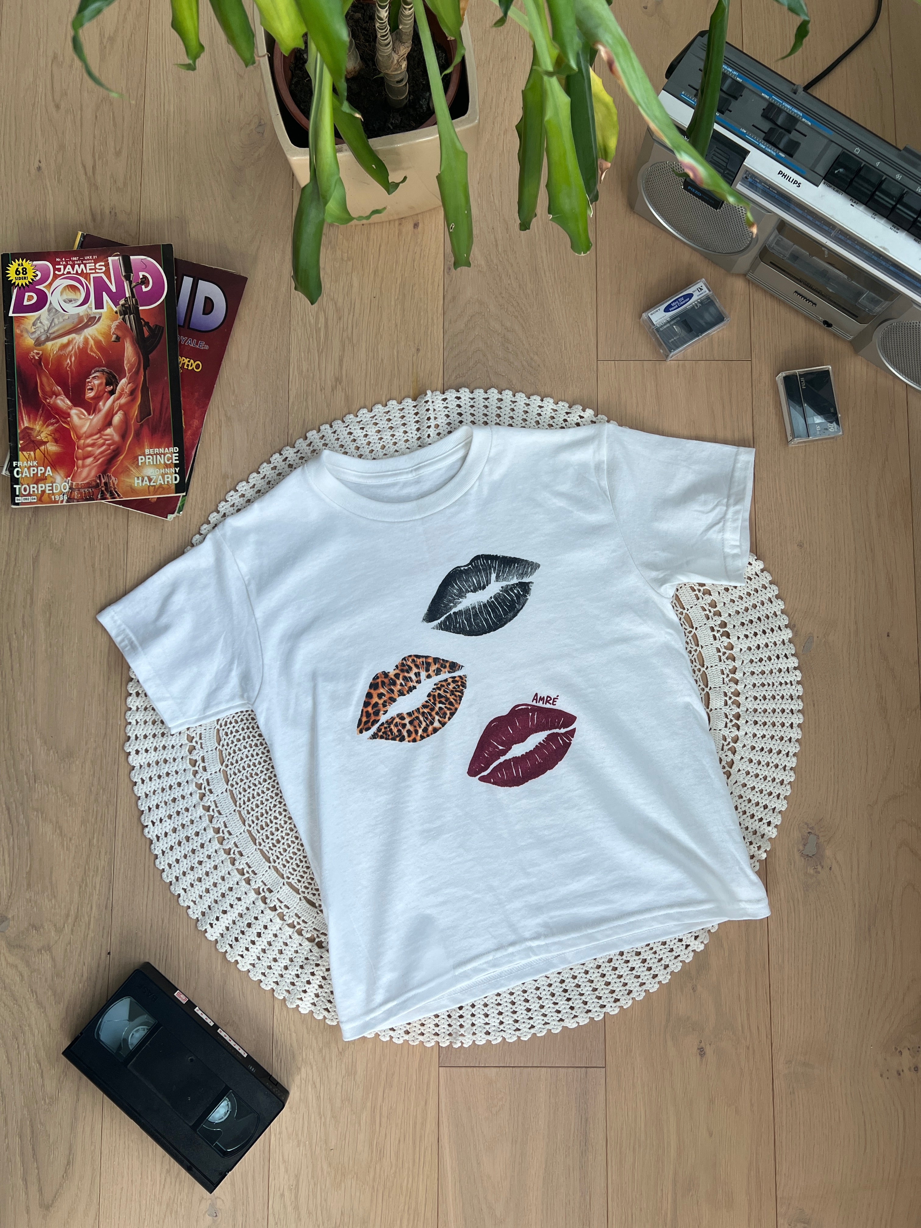three kisses baby tee