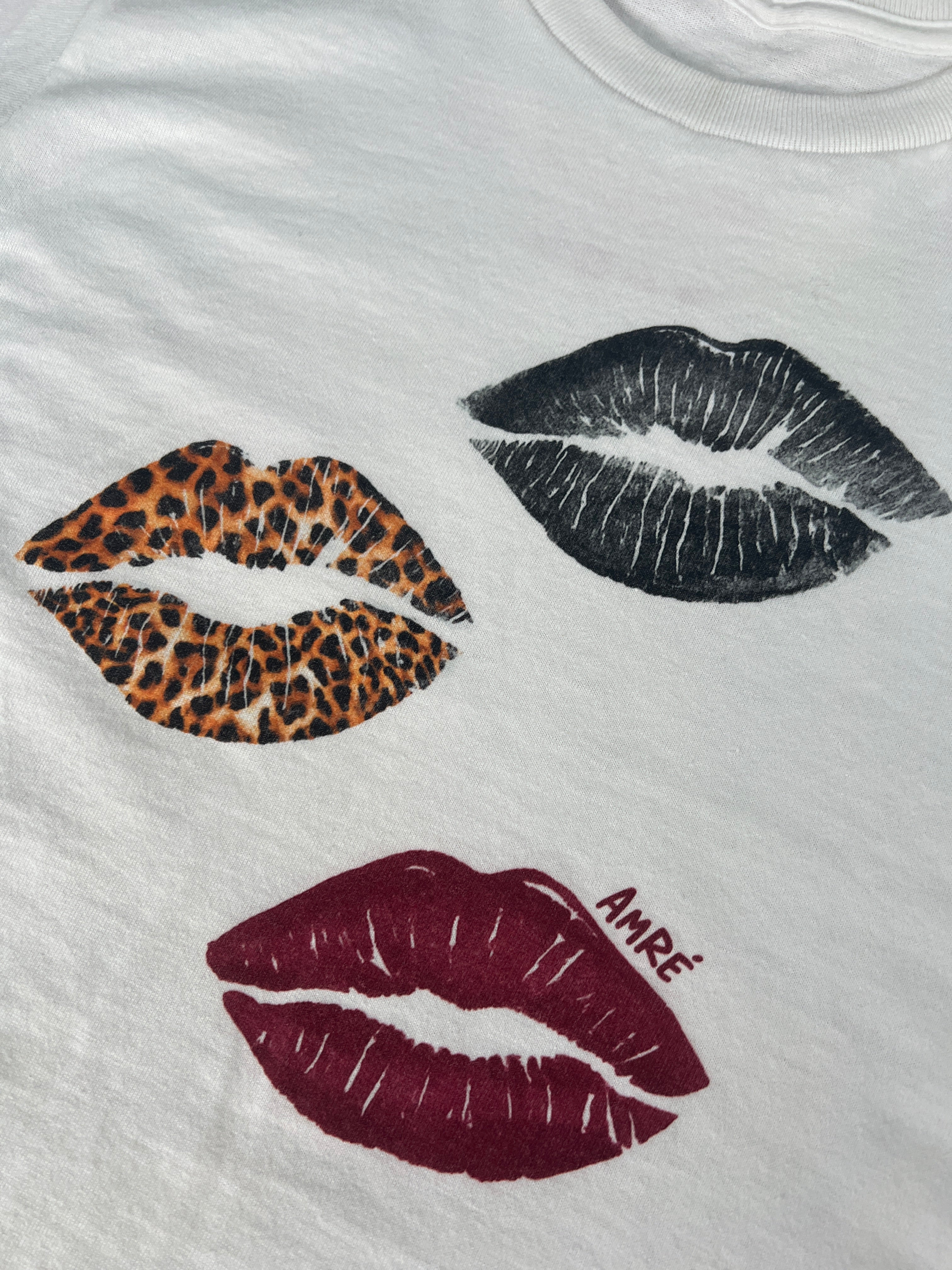 three kisses baby tee